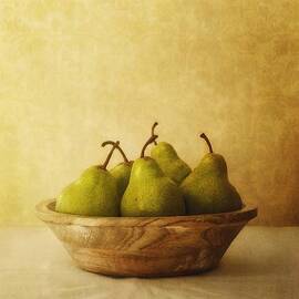 pears in a wooden bowl by Priska Wettstein