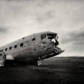 The Solheimsandur Plane Wreck by Tor-Ivar Naess